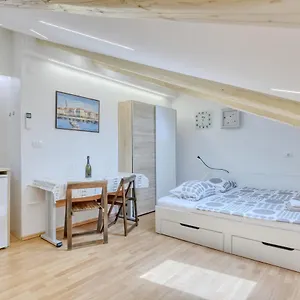 https://apartment-light-in-pula.pula-hotels.org