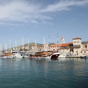Marina Trogir